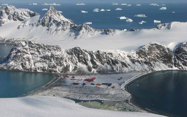 China y Argentina en la Antártida: escenas del presente y ... ¿del futuro?