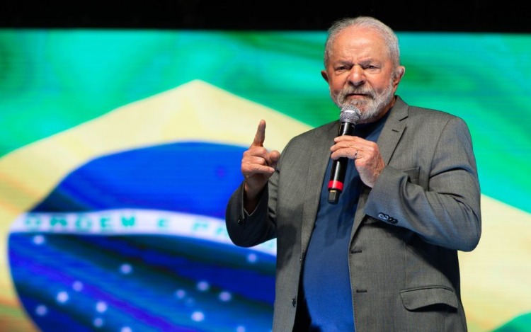 Lula esboza su proyecto internacional de ser electo