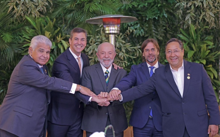 Mercosur celebró la cumbre de Asunción en ausencia de Javier Milei. Uruguay auspicia el diálogo Mercosur- China